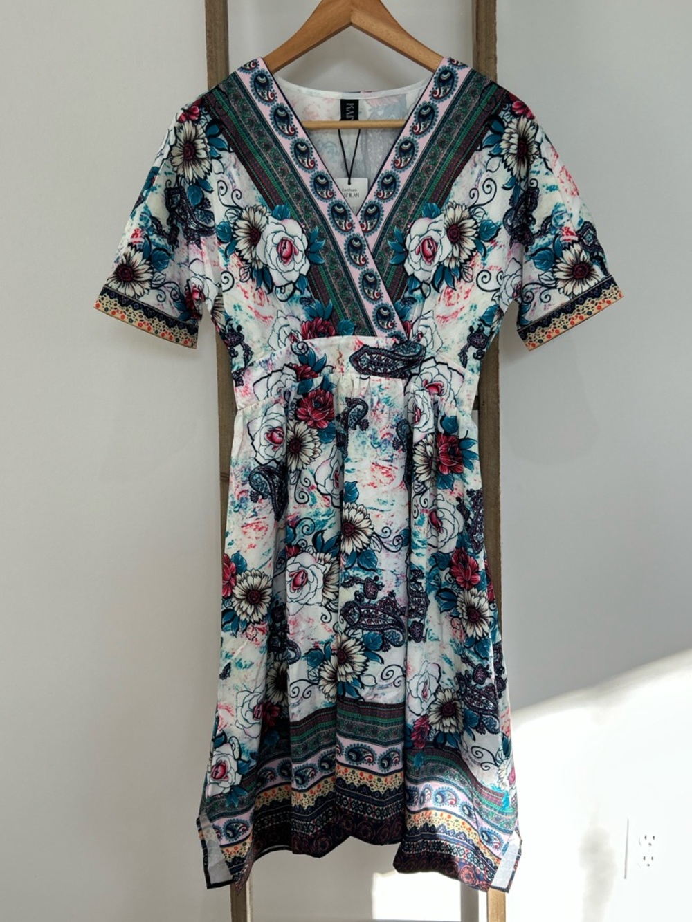 Kaimilan Paisley Floral Multicolored Mini Dress Short Sleeve V-Neck Size 4 NWT